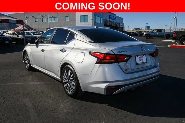 Used 2023 Silver Nissan 2.5 SV image 3