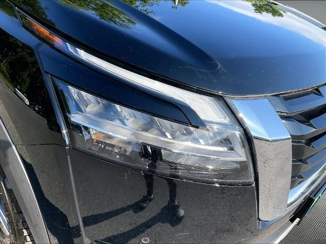 Used 2024 Super Black Nissan SL image 31