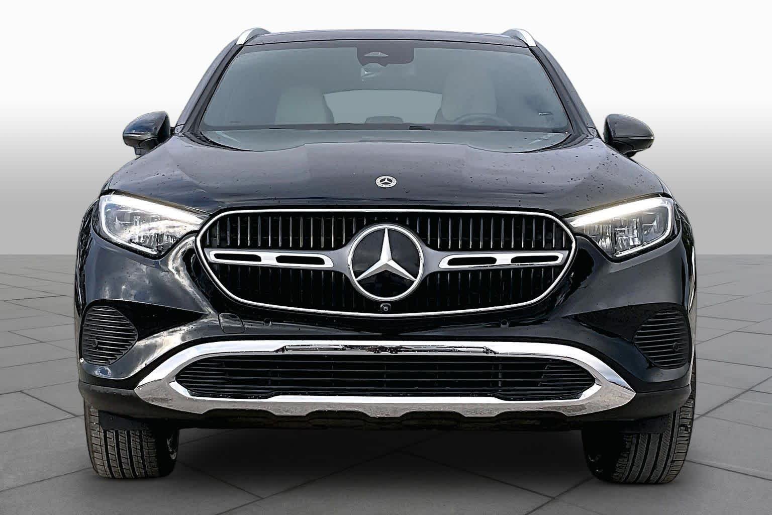 Used 2025 Black Mercedes-Benz GLC 300 image 4