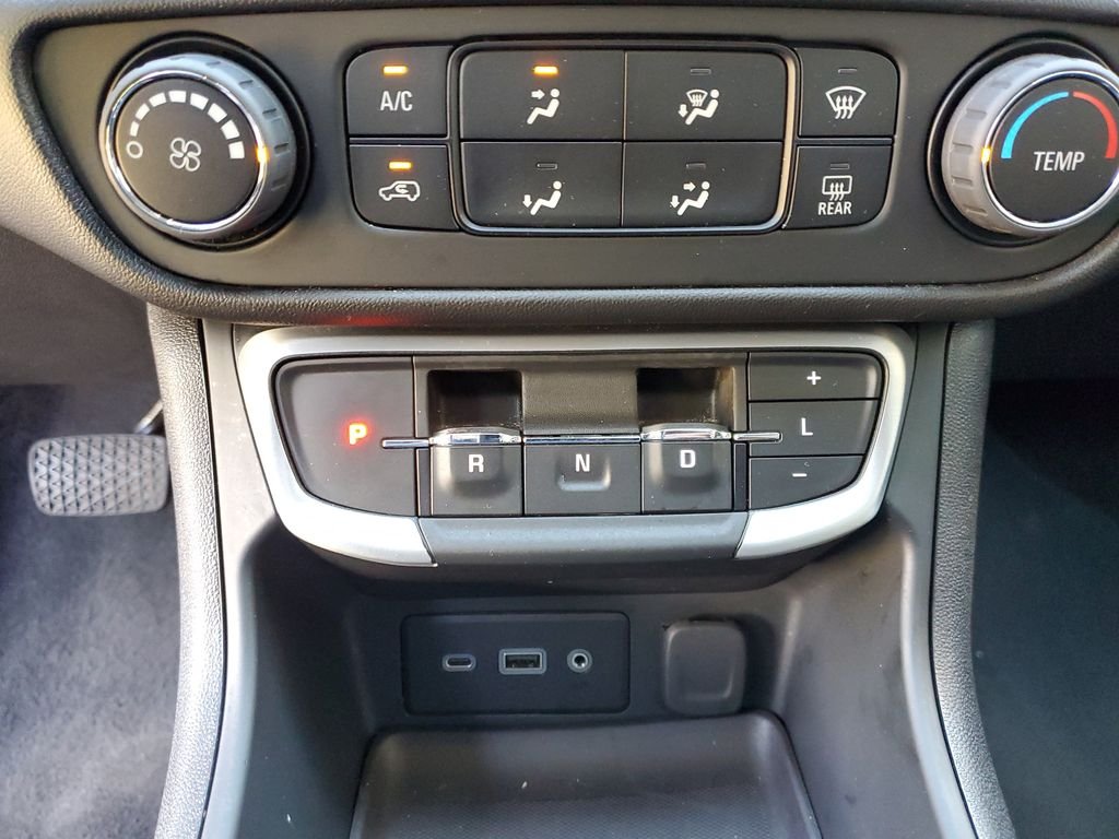 Used 2024 Silver GMC SLE image 29