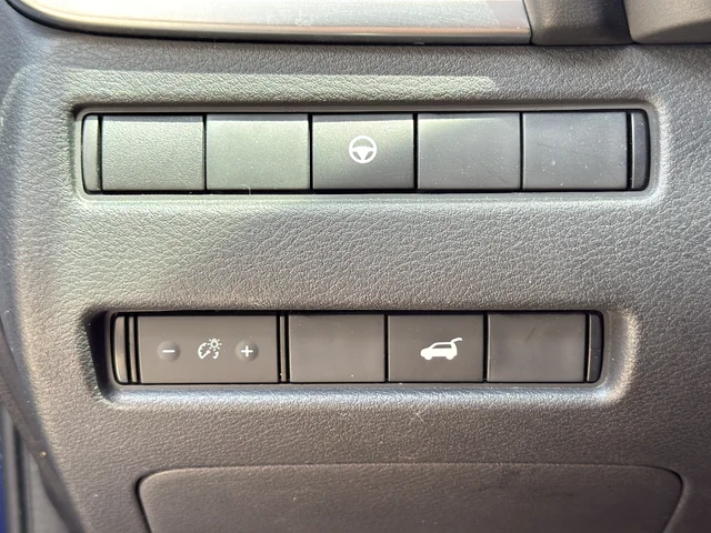 Used 2022 Blue Nissan SV image 27