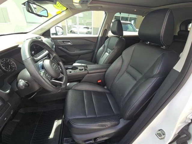 Used 2021 White Nissan SL image 11