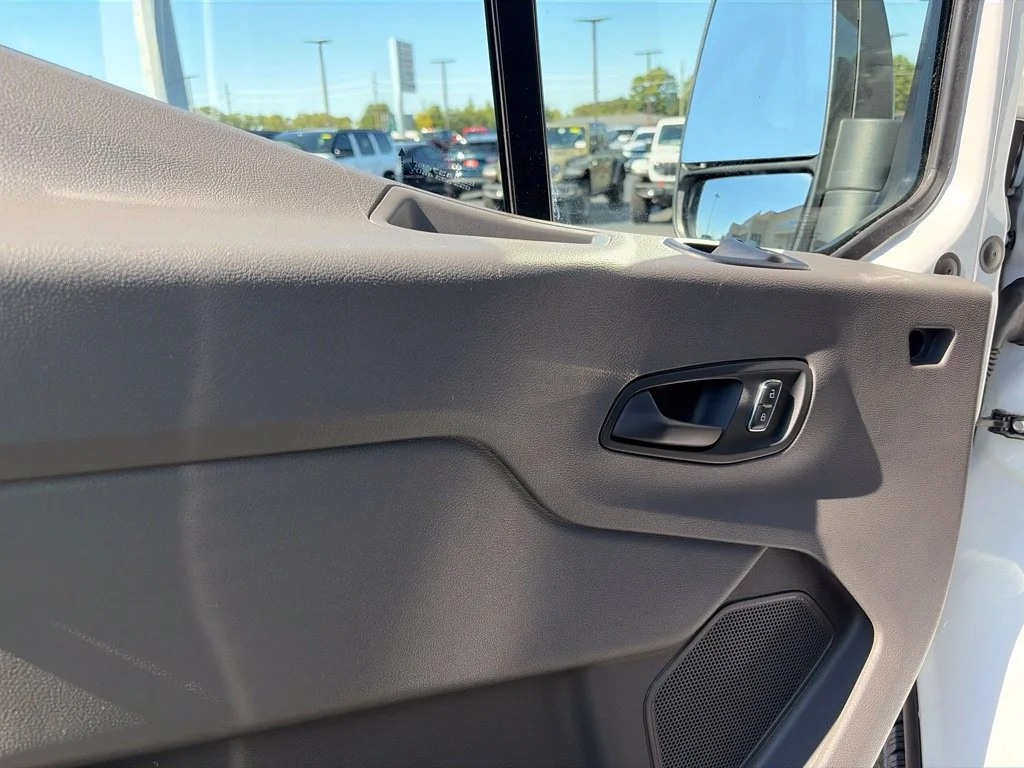 Used 2025 Oxford White Ford XLT image 10
