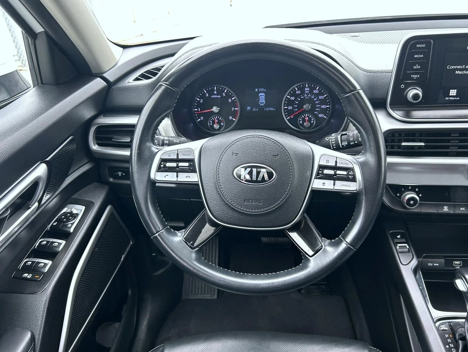 Used 2020 White Kia S image 11