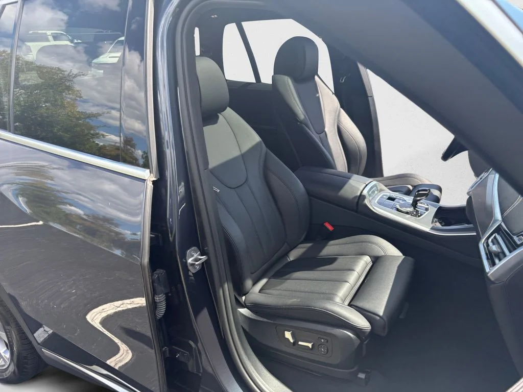 Used 2022 Gray BMW xDrive40i image 28