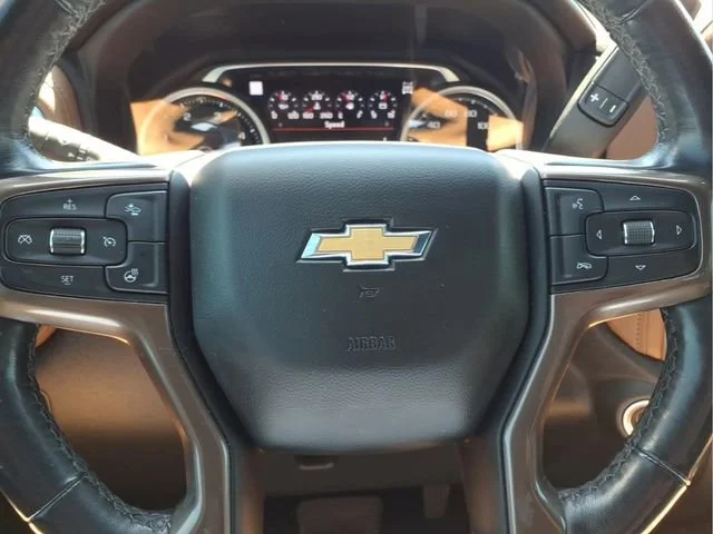 Used 2022 Iridescent Pearl Tricoat Chevrolet High Country image 12