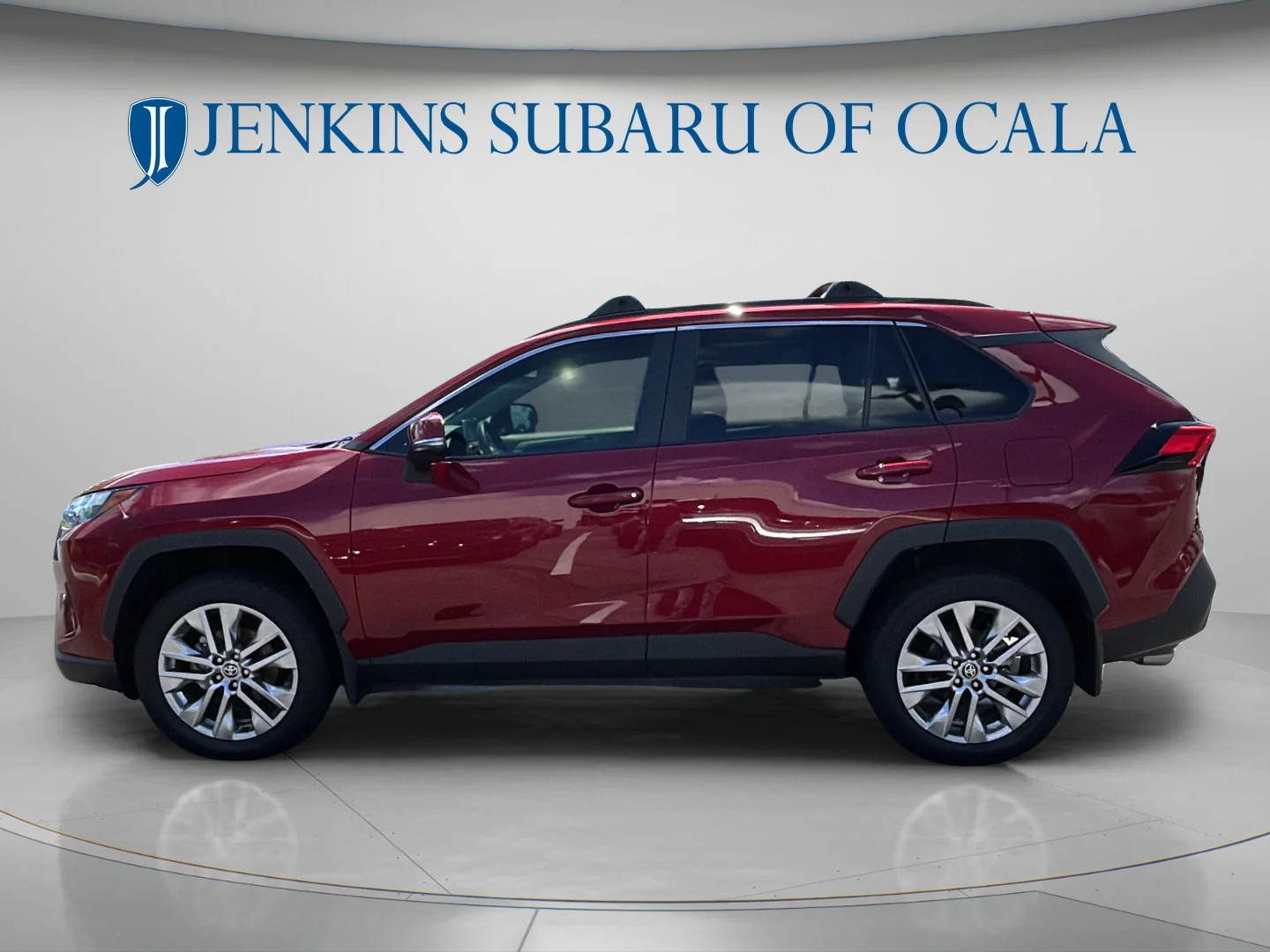 Used 2025 Pearl Toyota XLE Premium image 4