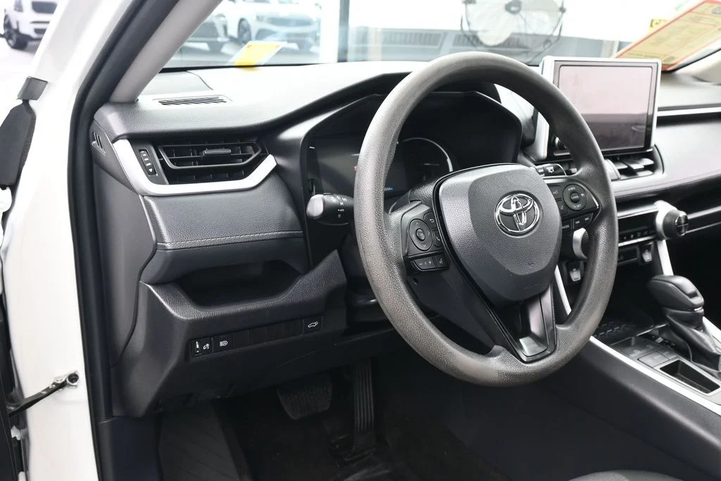 Used 2025 Ice Toyota XLE image 13
