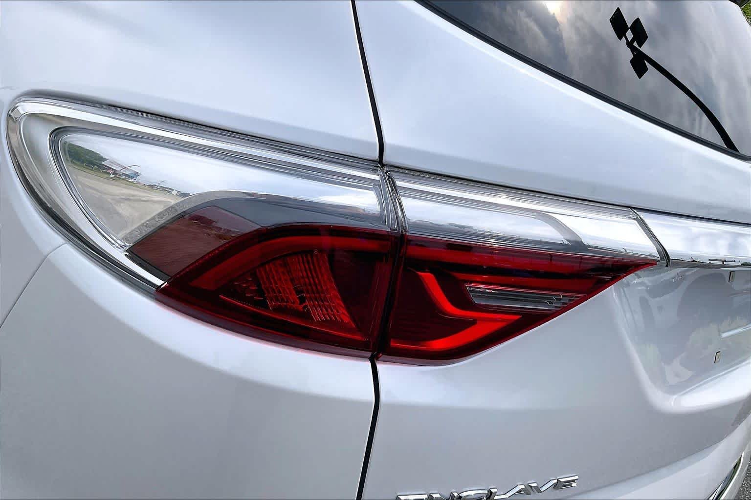 Used 2024 White Frost Tricoat Buick Essence image 51