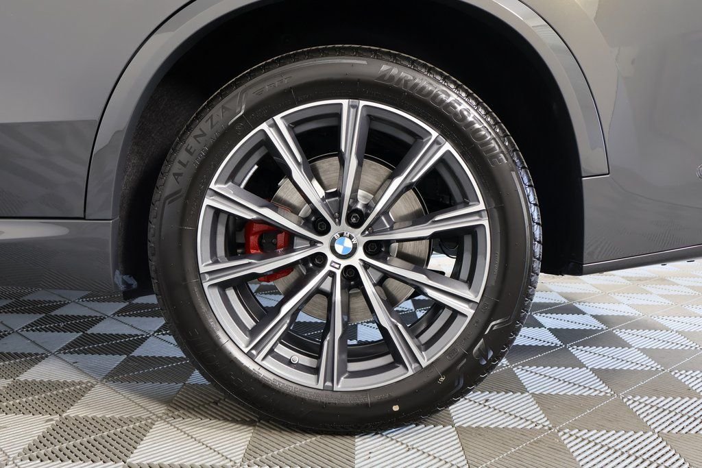 Used 2026 Dravit Gray Metallic BMW sDrive40i image 10