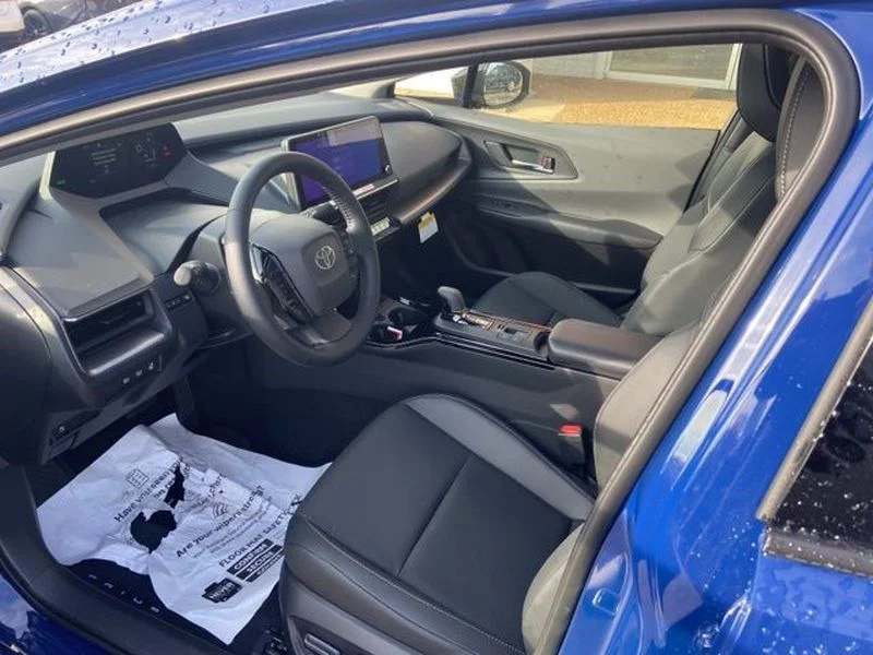 2026 Toyota Prius XLE - Photo 12