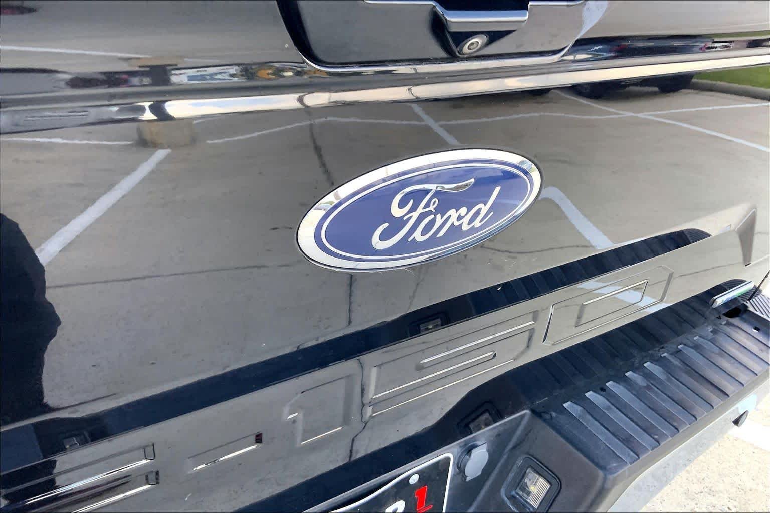 Used 2020 Agate Black Ford LARIAT image 30