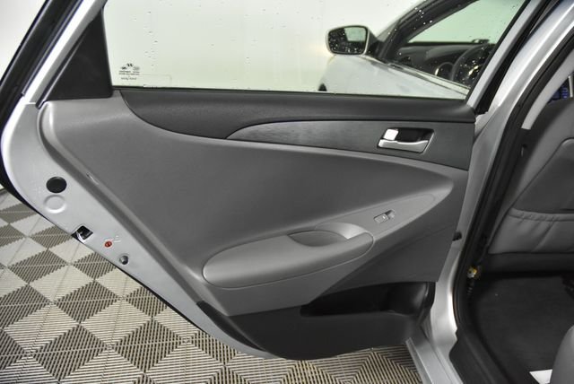 Used 2011 Silver Hyundai GLS image 21