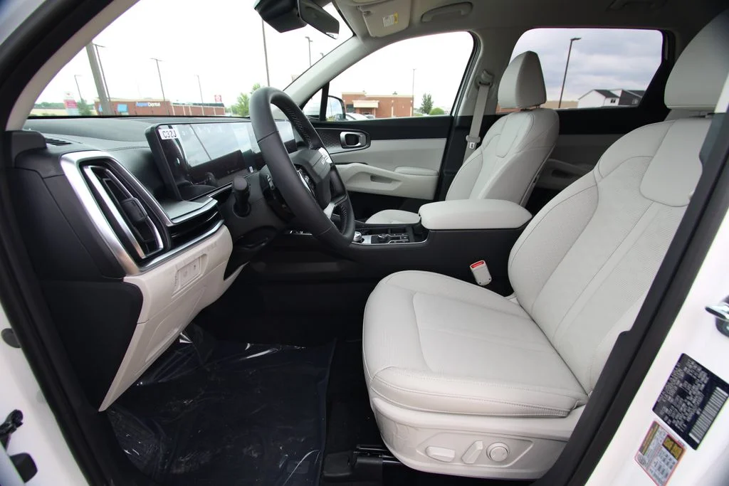 New 2026 Snow White Pearl Kia EX image 6