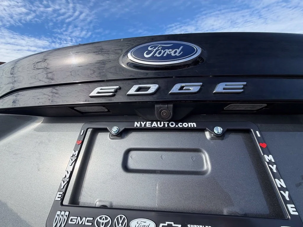 Used 2024 Gray Ford SEL image 43
