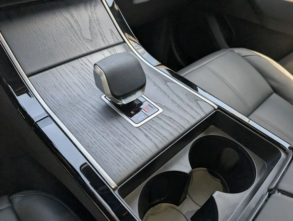 New 2026 Arroios Grey Land Rover Dynamic SE image 17