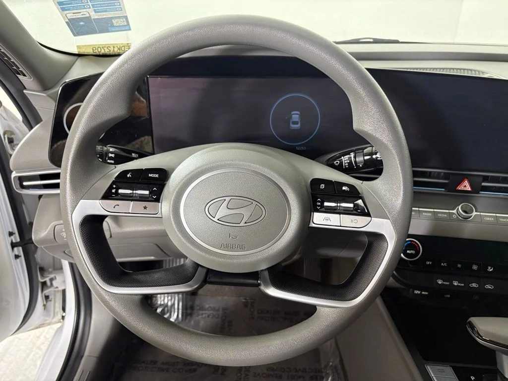 Used 2024 White Hyundai SEL image 23
