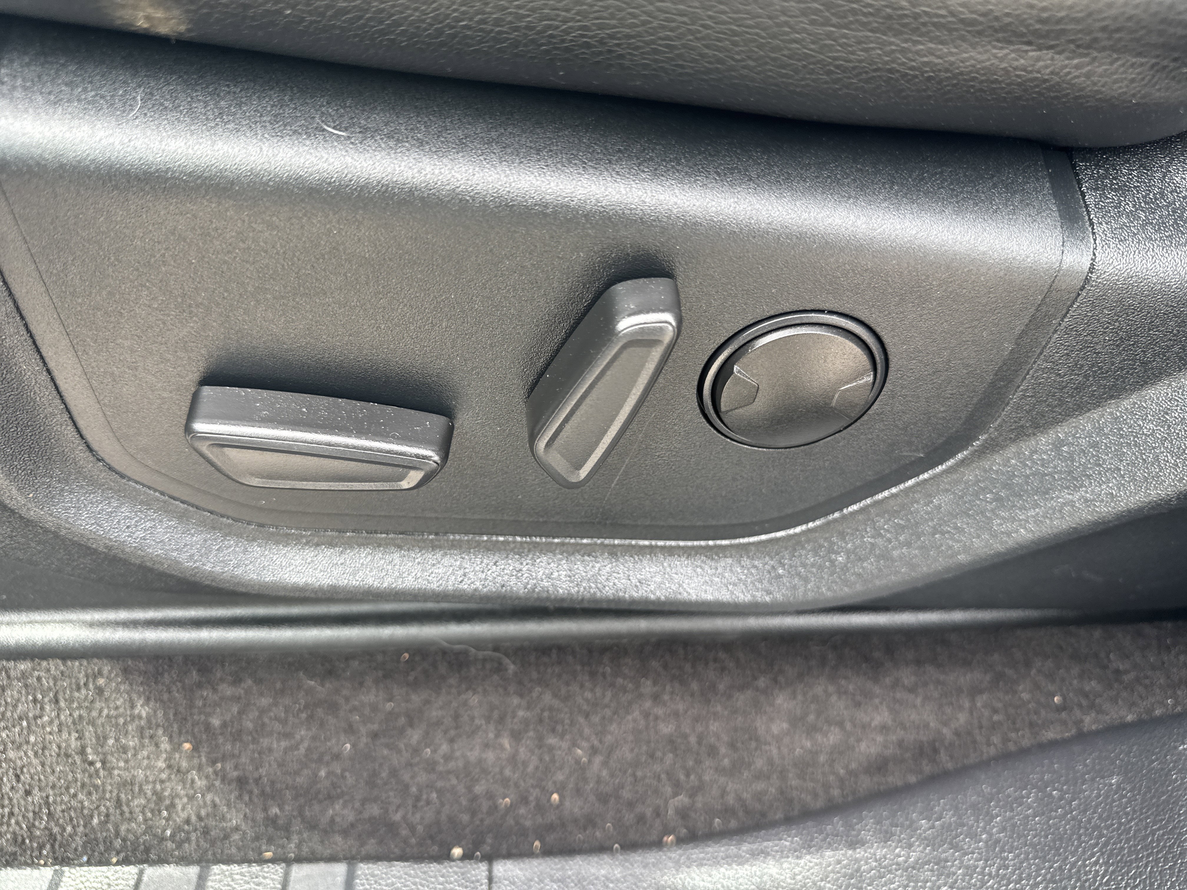 Used 2020 Agate Black Metallic Ford LARIAT image 15