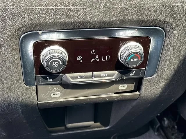 2023 GMC Yukon AT4 - Photo 18
