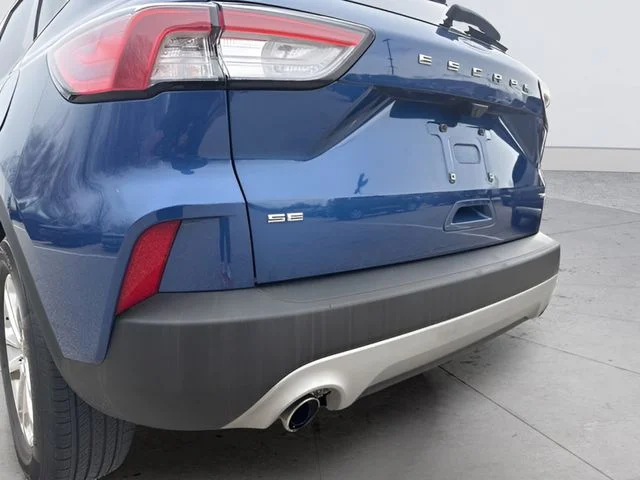 Used 2022 Blue Ford SE image 4
