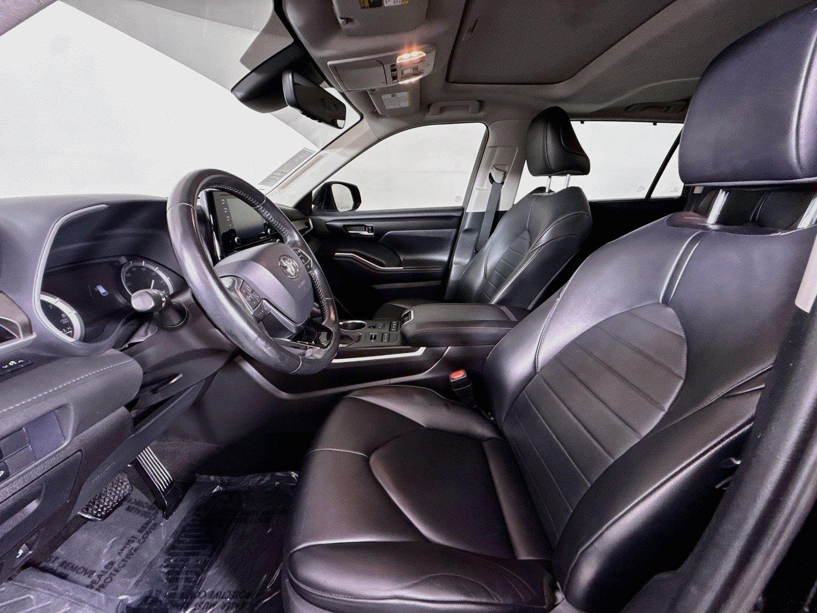 Used 2021 Midnight Black Metallic Toyota XLE image 3