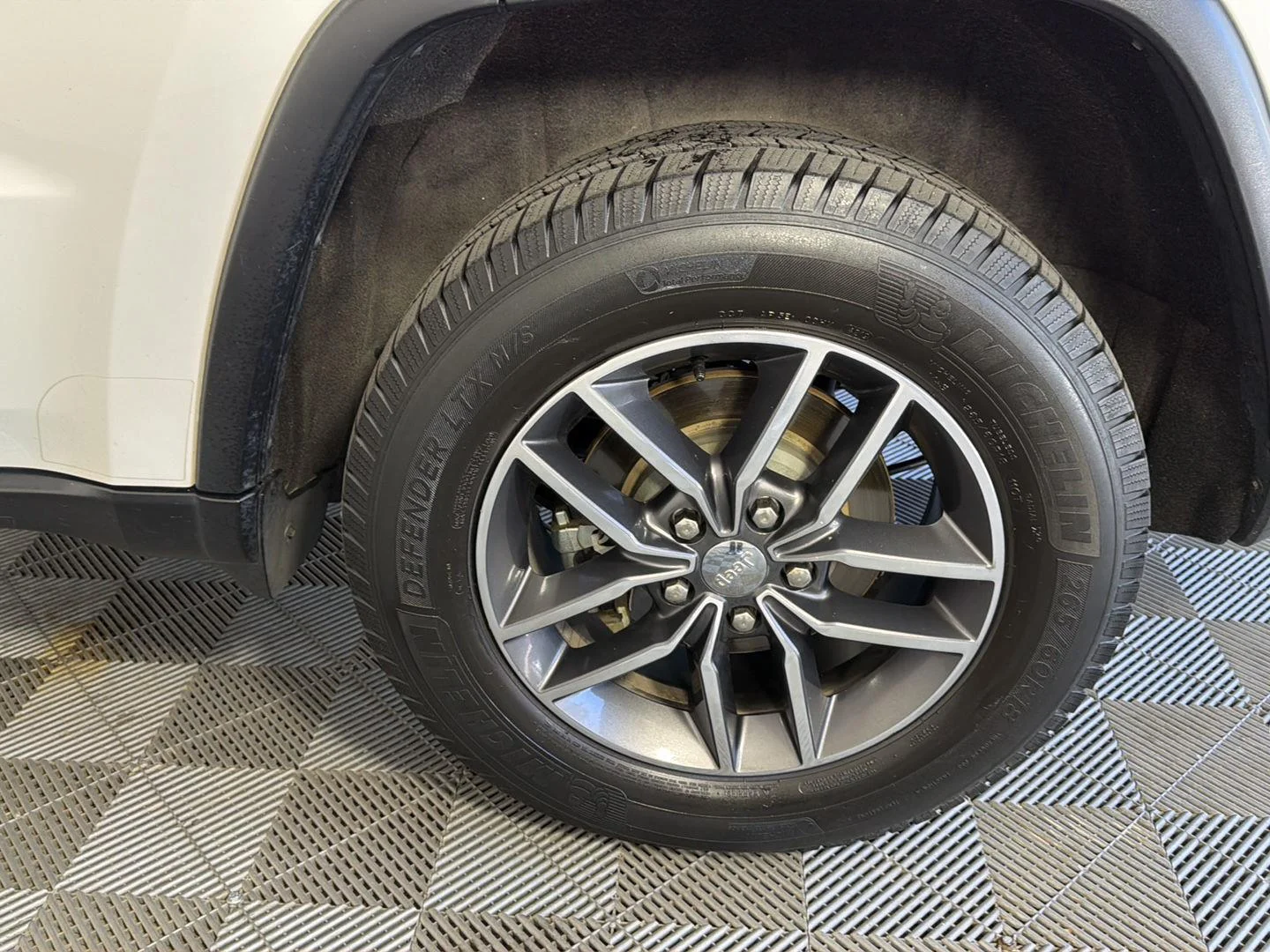 Used 2017 Bright White Clearcoat Jeep Limited image 15
