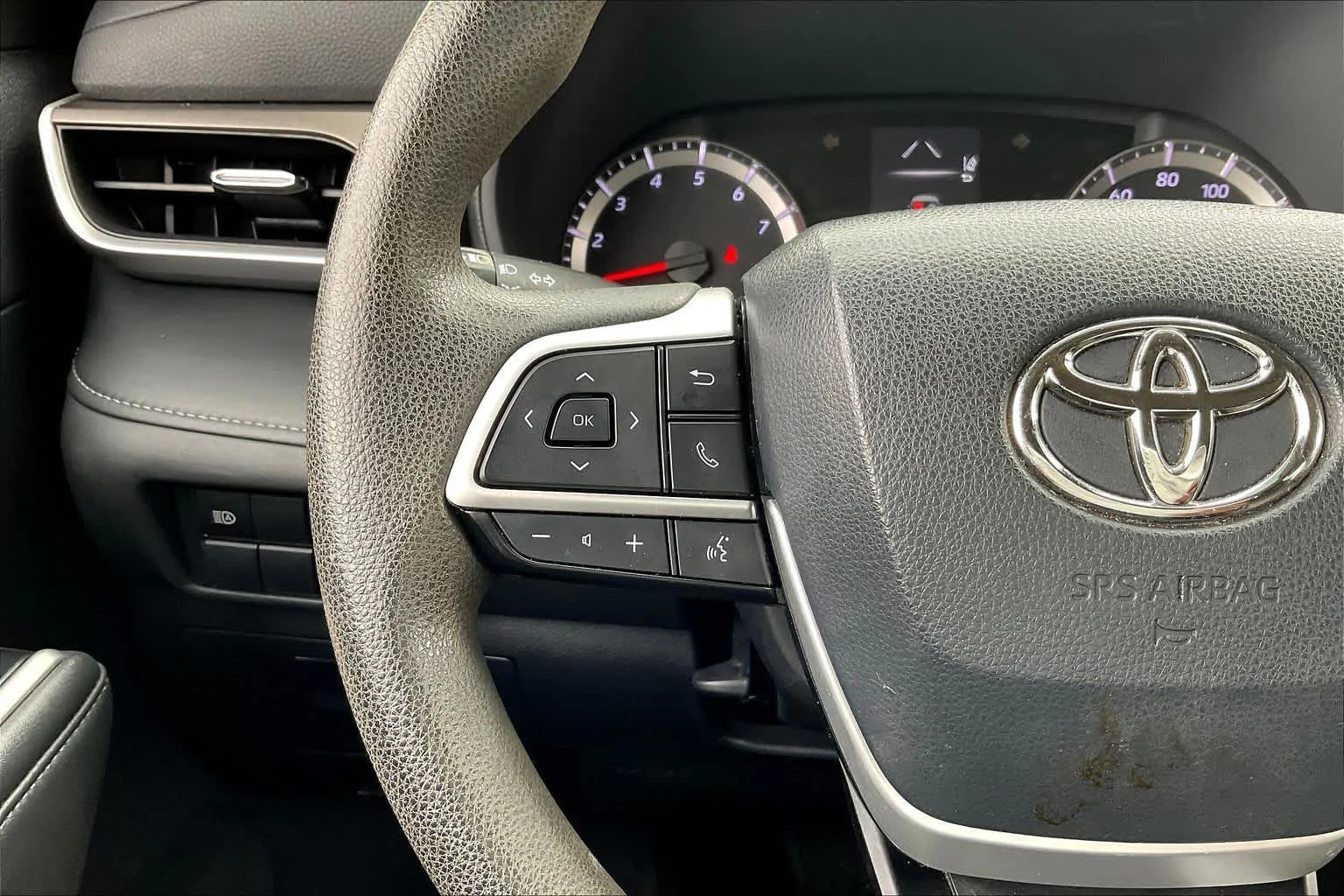 Used 2022 Magnetic Gray Metallic Toyota L image 23