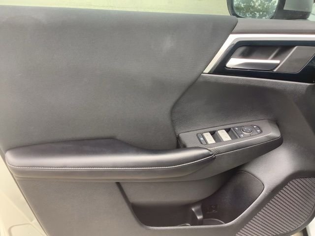 Used 2022 Silver Mitsubishi ES image 46