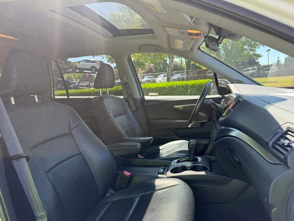 Used 2019 White Diamond Pearl Honda EX-L image 25