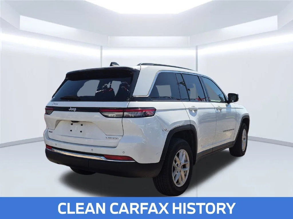 Used 2024 White Jeep Laredo image 3