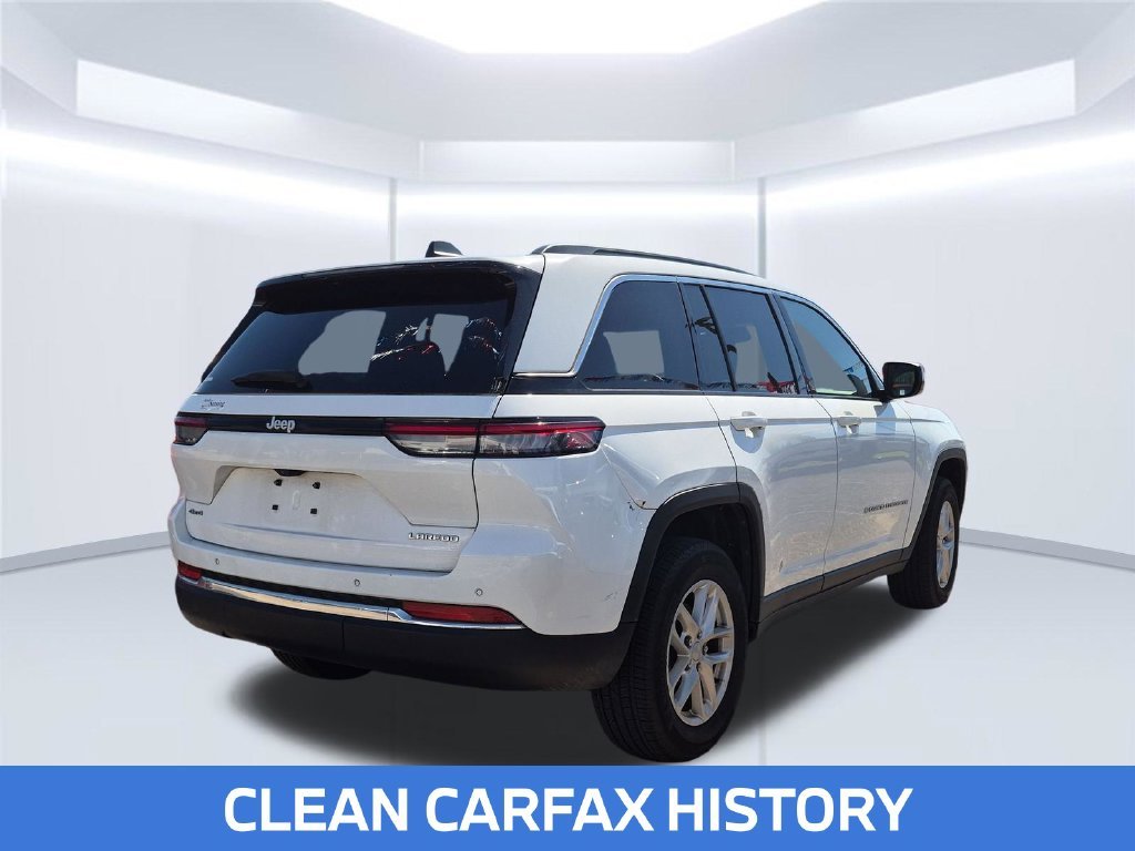 Used 2024 White Jeep Laredo image 3