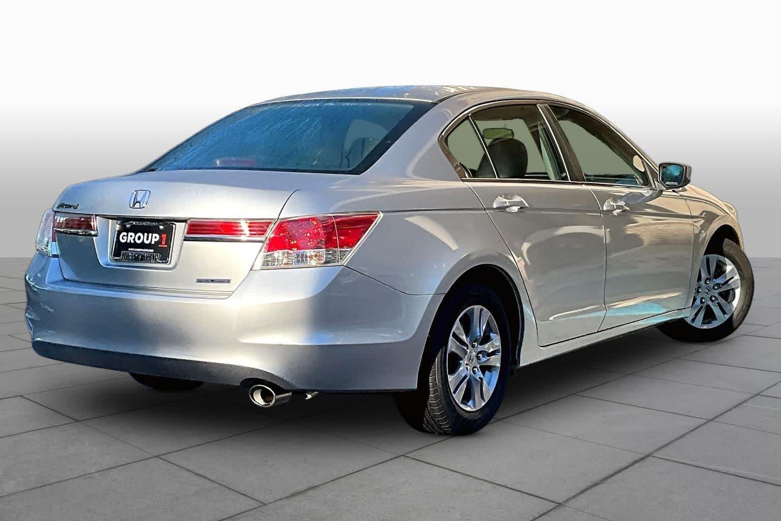 Used 2012 Alabaster Silver Metallic Honda SE image 12