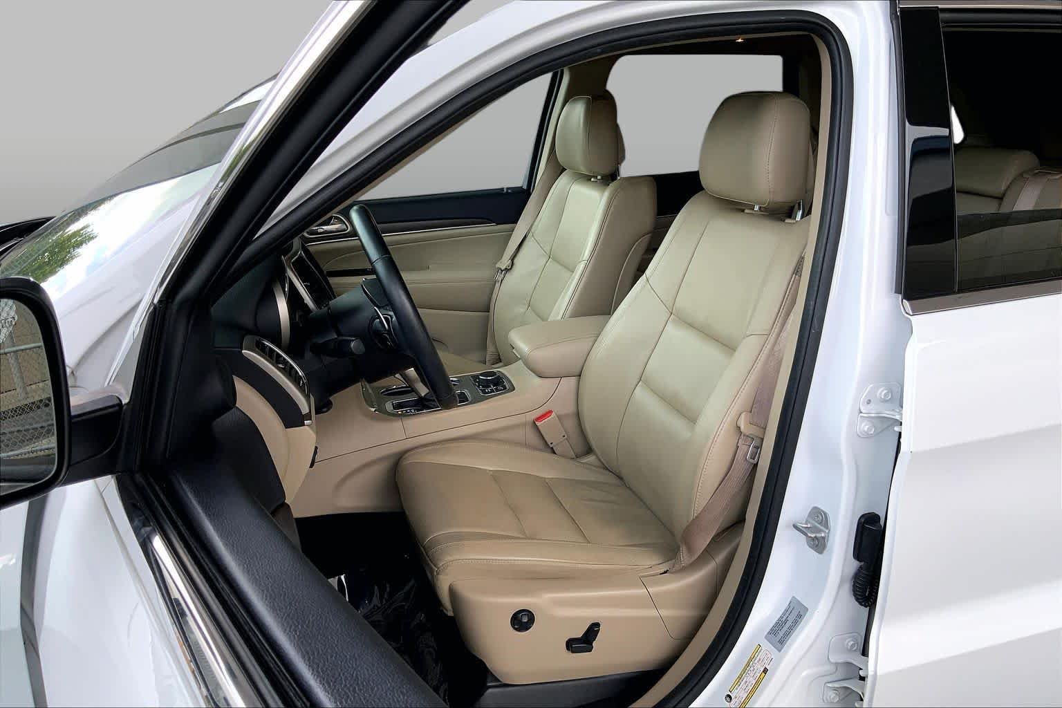 Used 2017 Bright White Clearcoat Jeep Limited image 8
