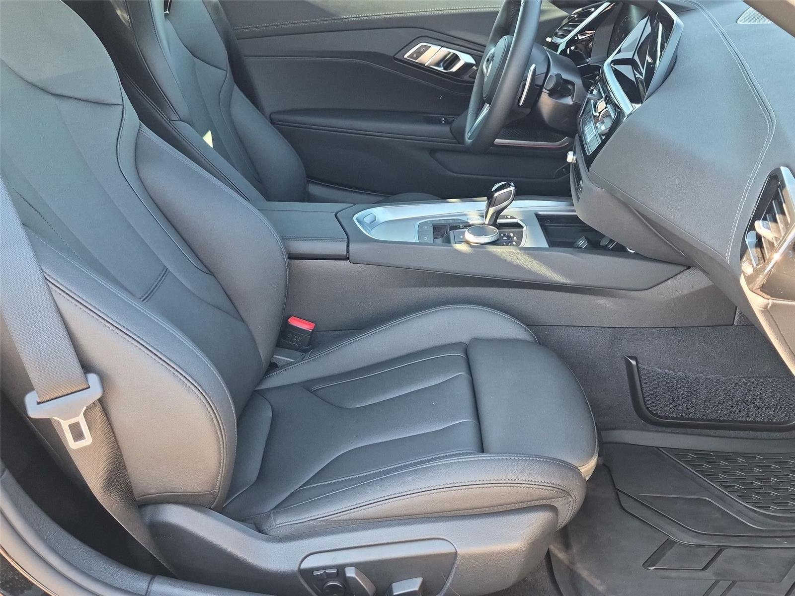 Used 2025 Black Sapphire Metallic BMW M40i image 33