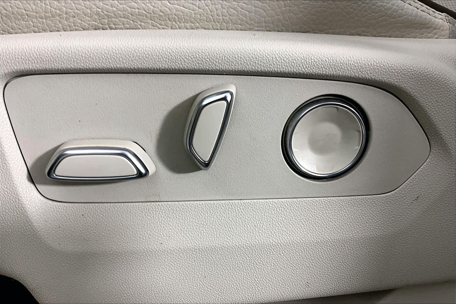 Used 2024 Onyx Black GMC Denali image 32