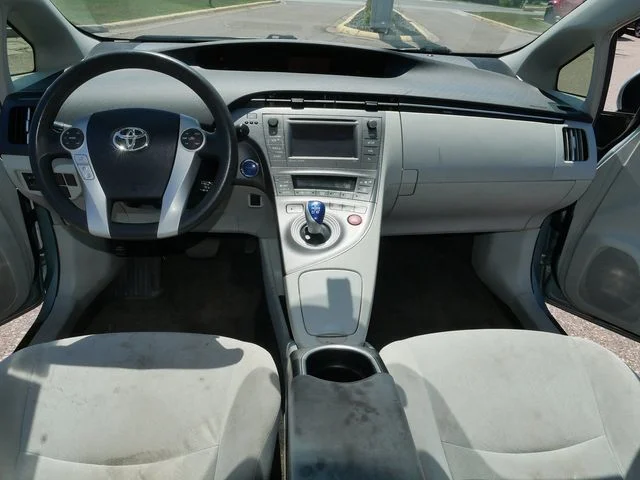Used 2013 Pearl Toyota Three image 22
