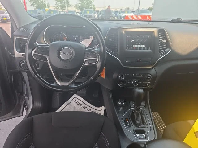 Used 2020 Silver Jeep Latitude image 20