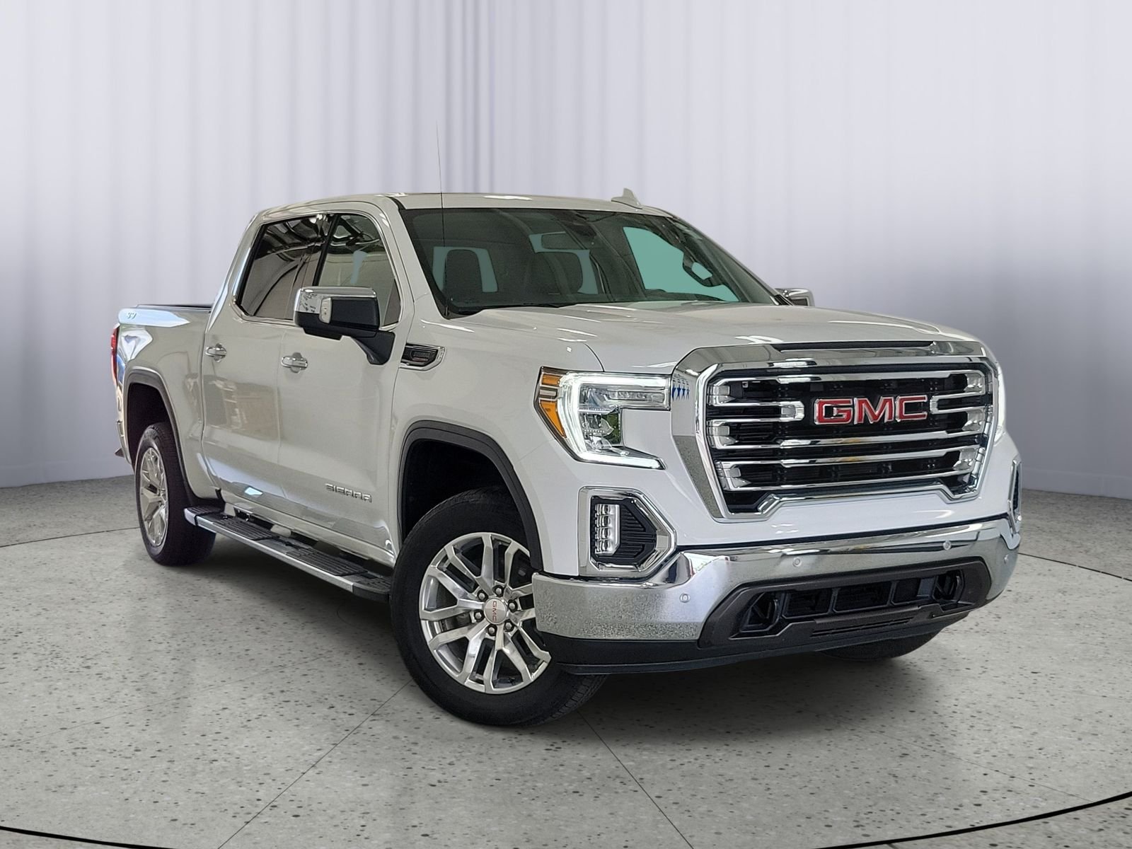 Used 2022 White GMC SLT image 1