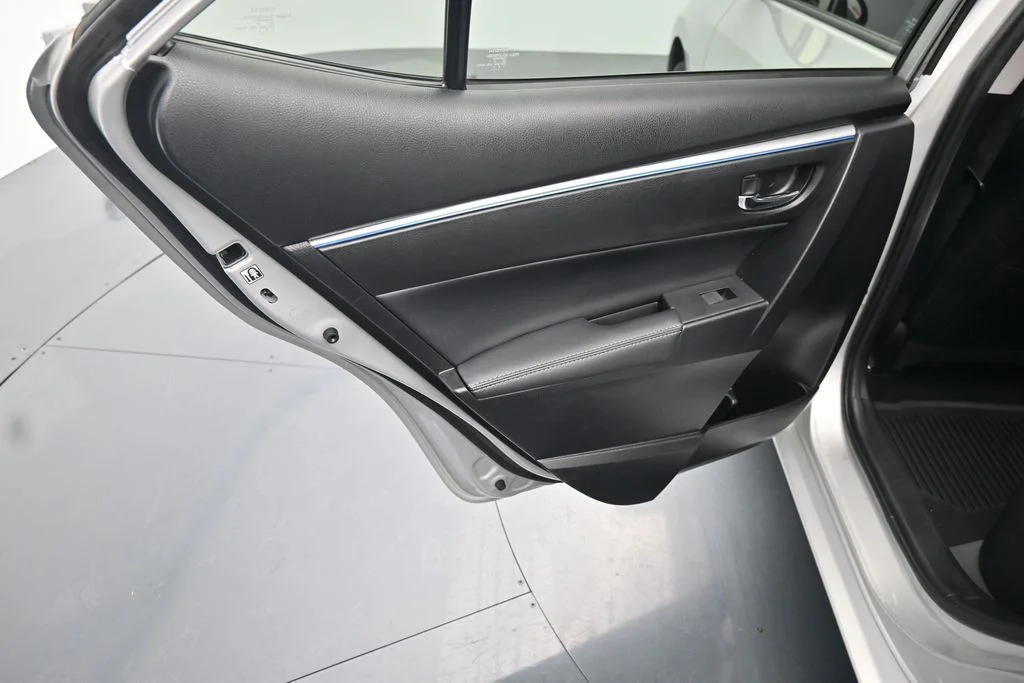 Used 2016  Toyota S Plus image 17