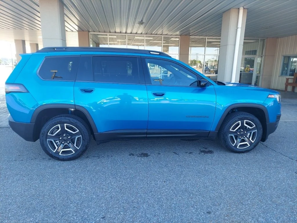 New 2026 Hydro Blue Pearl-Coat Exterior Paint Jeep Laredo image 8