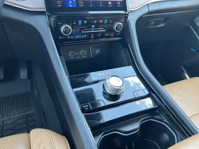 Used 2022 Black Jeep Summit image 25