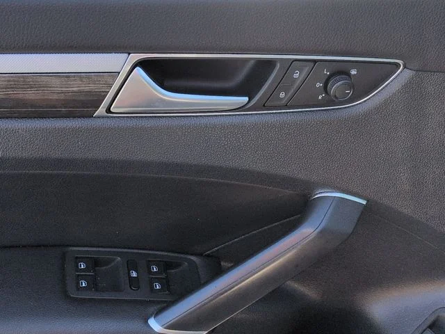 Used 2018 Gray Volkswagen 2.0T SE image 13