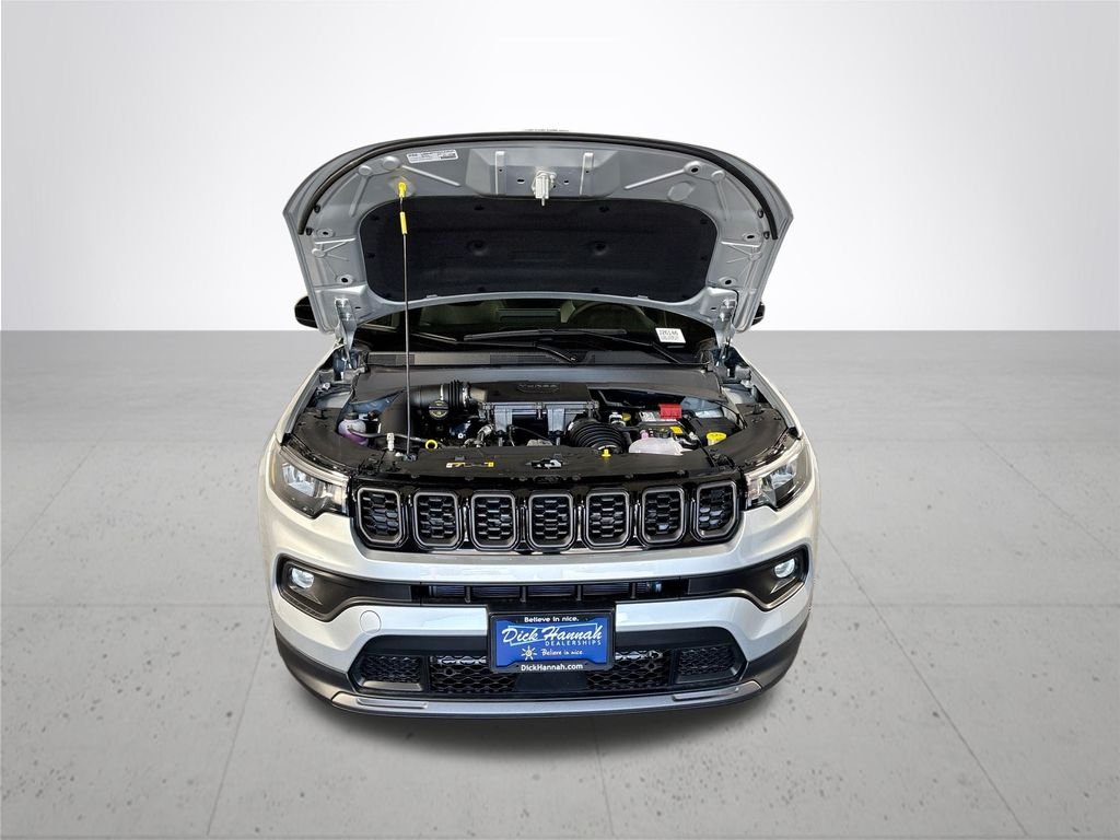 New 2026 Silver Zynith Metallic Clearcoat Jeep Latitude image 21