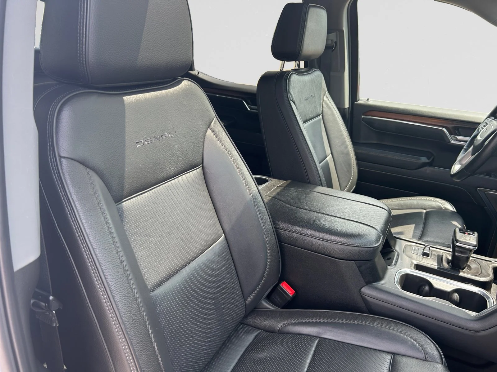 Used 2024 White GMC Denali Crew 6.2L Leather Sunroof Nav 4x4 image 12