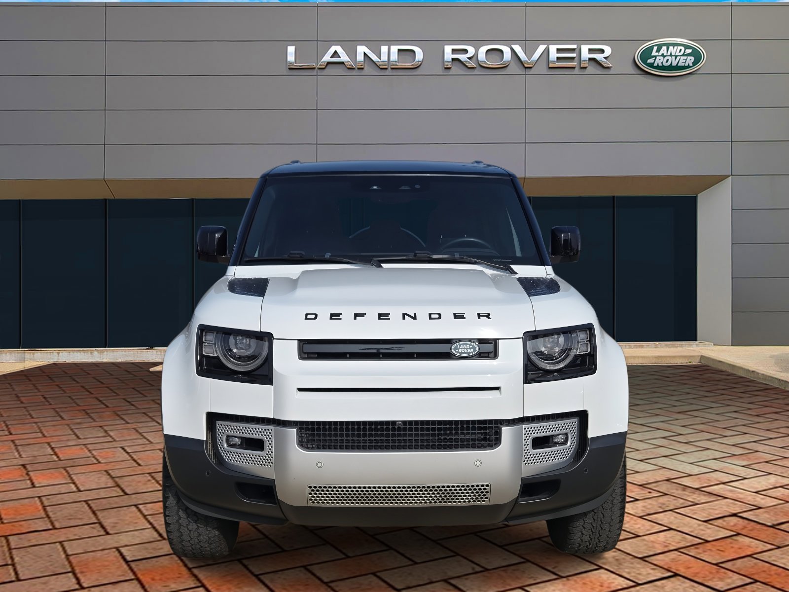 Used 2023 Fuji White Land Rover SE image 2