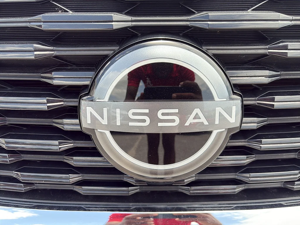 Used 2023 Super Black Nissan  image 11
