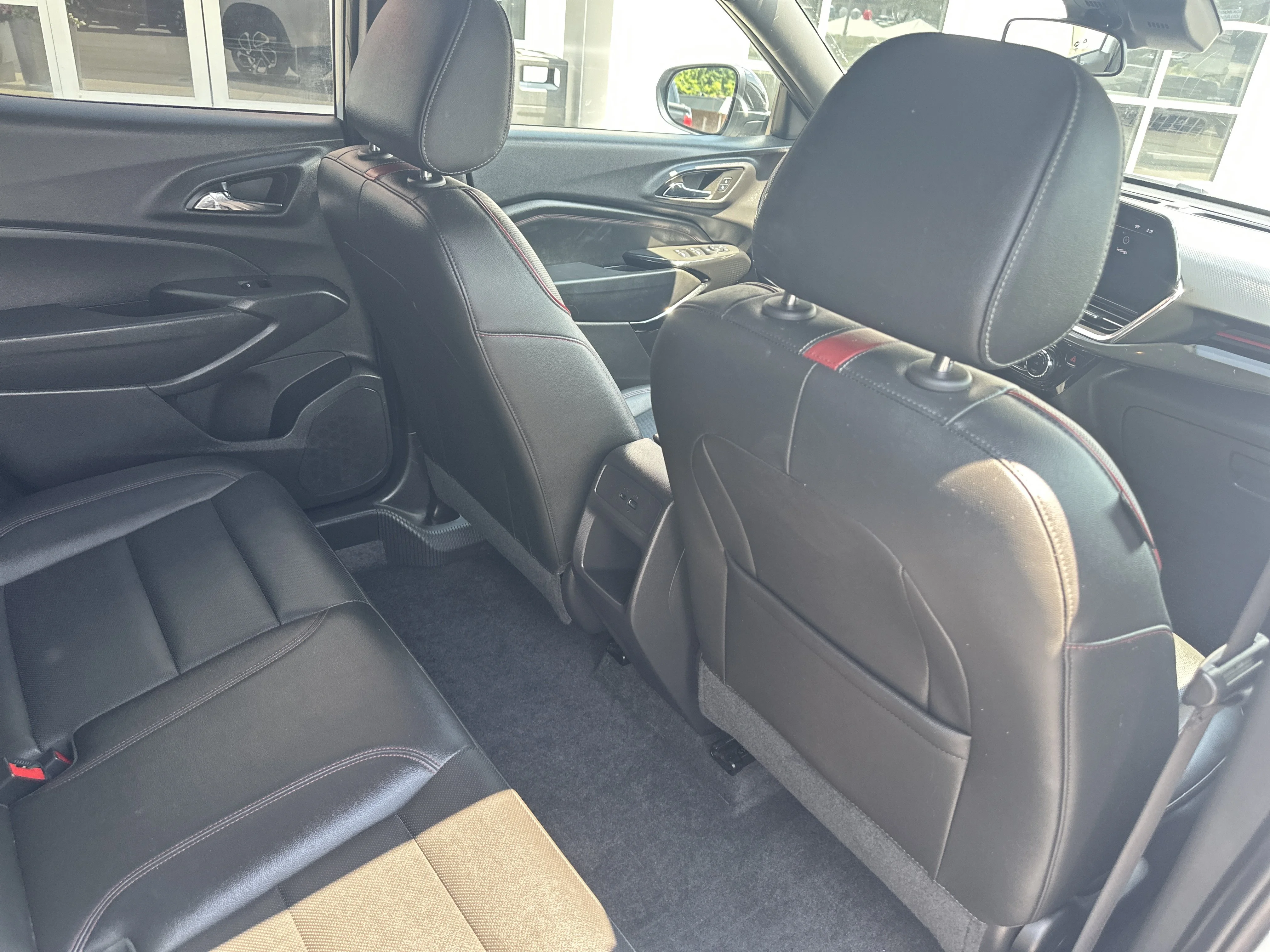 Used 2025 Summit White Chevrolet 2RS image 22