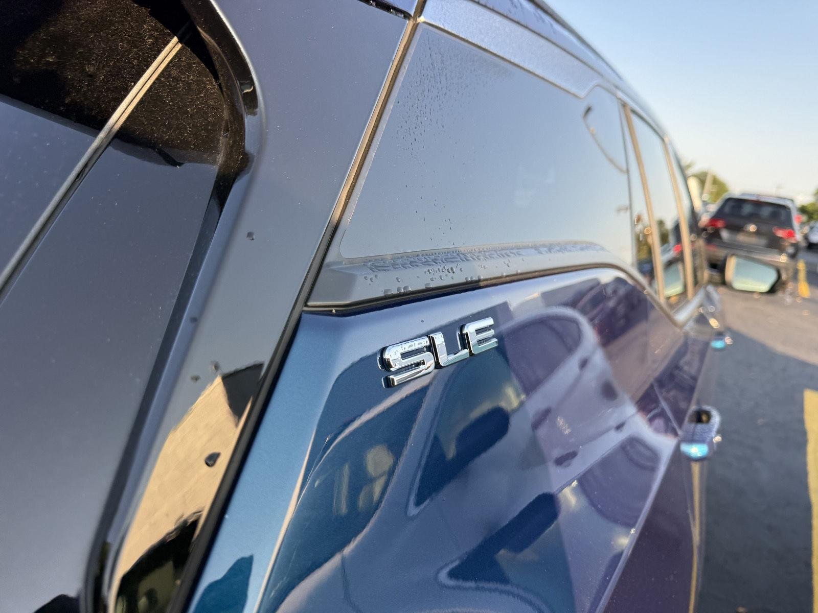 Used 2020 BLUE EMERALD METALLIC GMC SLE image 9