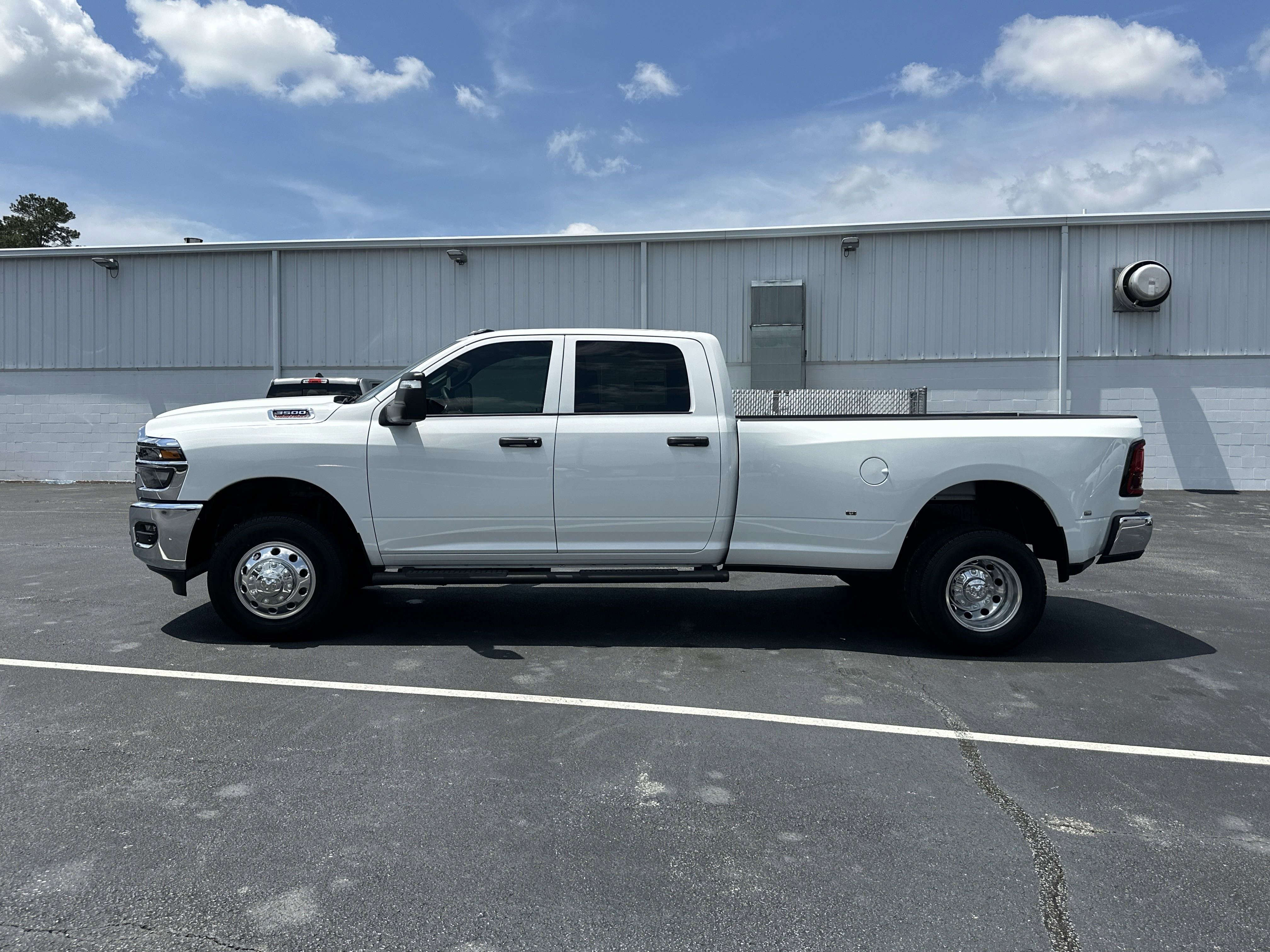 2025 RAM 3500 Tradesman - Photo 5