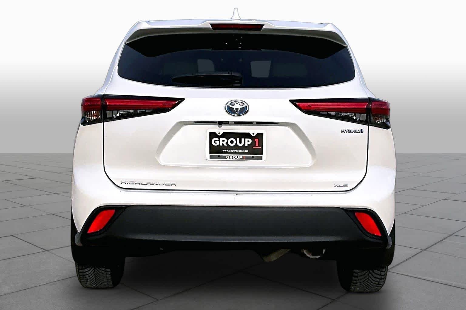 Used 2020 Blizzard Pearl Toyota Hybrid XLE image 5